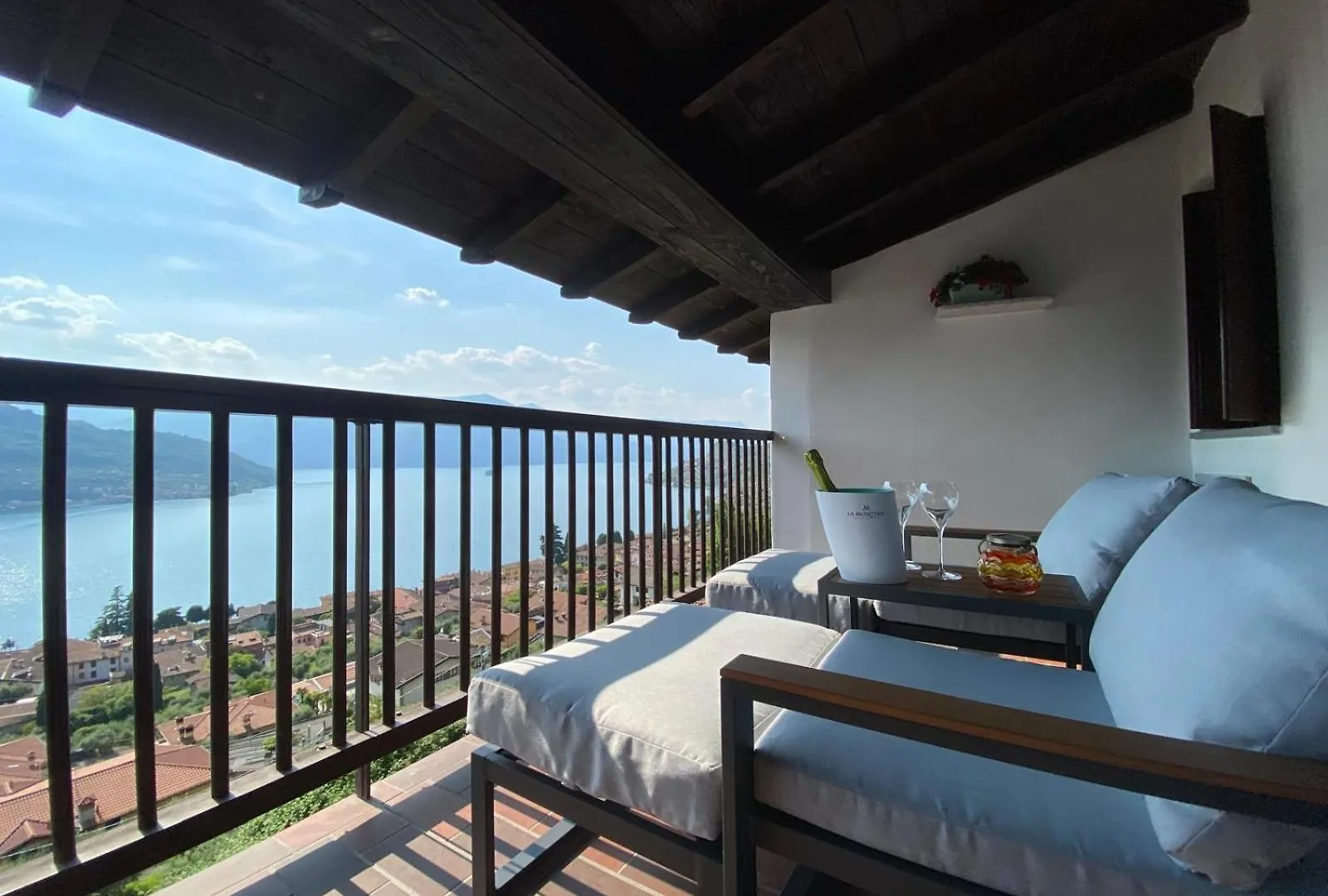Appartamento Con Vista Lago - Dosso Lakeview Sale Marasino 0*,  Italia
