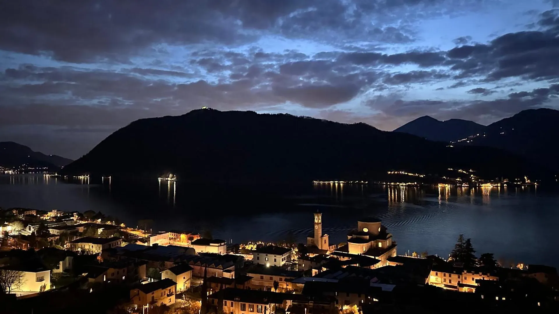 Appartamento Con Vista Lago - Dosso Lakeview Sale Marasino 0*,  Italia